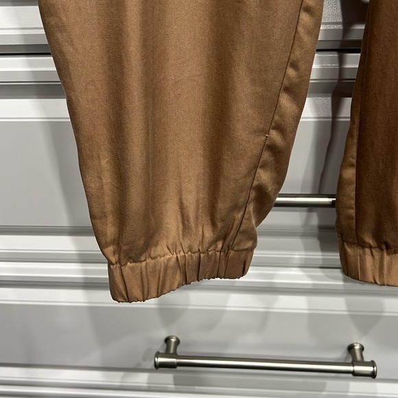 Banana Republic NWT  Cargo pants petite SZ M Kaki tan pockets on both sides - Picture 4 of 10